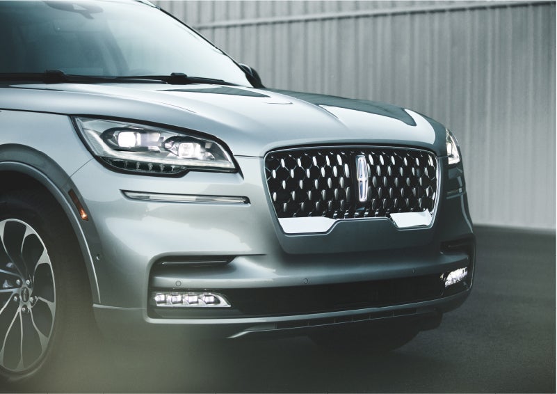 The available adaptive pixel LED headlamps of the 2023 Lincoln Aviator® SUV activated | Caruso Lincoln in Long Beach CA
