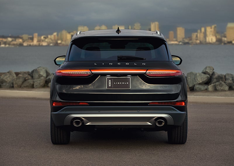 The rear lighting of the 2023 Lincoln Corsair® SUV spans the entire width of the vehicle. | Caruso Lincoln in Long Beach CA