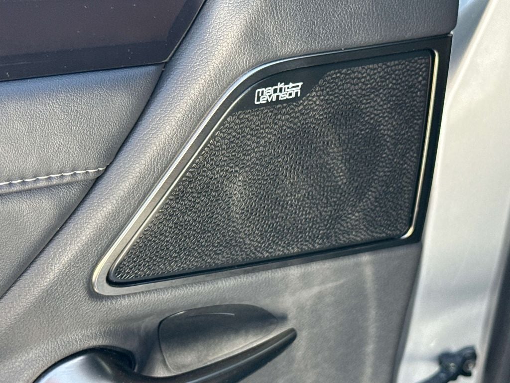 2024 Lexus ES 300h F SPORT Handling