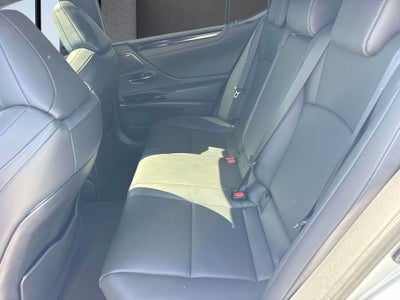 2024 Lexus ES 300h F SPORT Handling