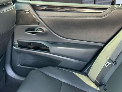 2024 Lexus ES 300h F SPORT Handling