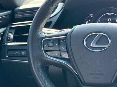 2024 Lexus ES 300h F SPORT Handling
