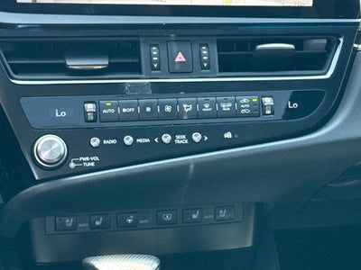 2024 Lexus ES 300h F SPORT Handling