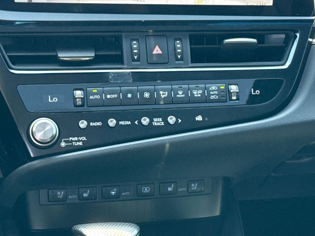 2024 Lexus ES 300h F SPORT Handling