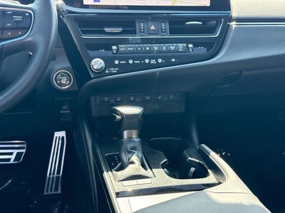 2024 Lexus ES 300h F SPORT Handling