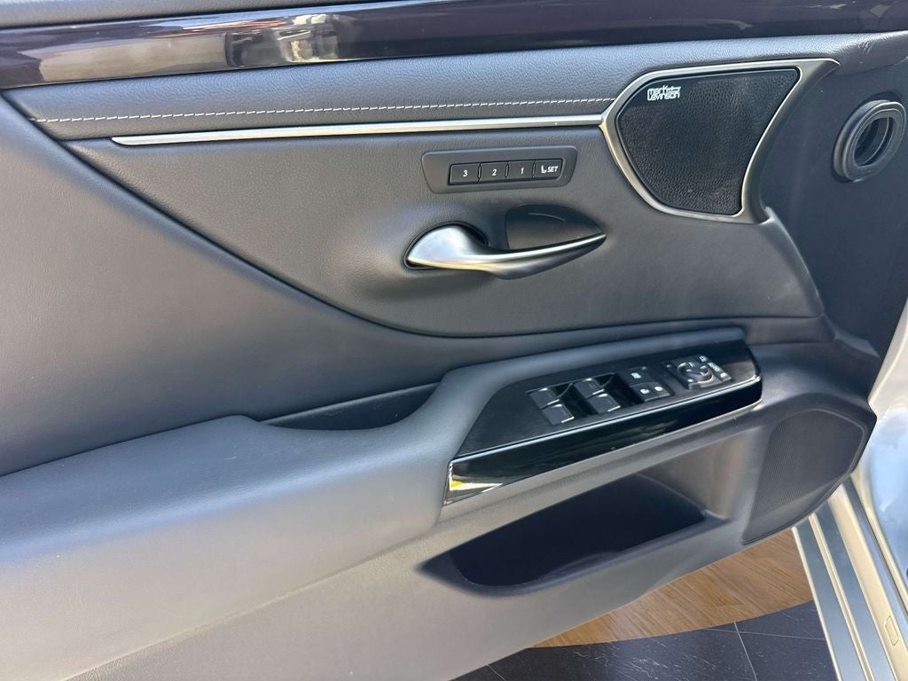 2024 Lexus ES 300h F SPORT Handling