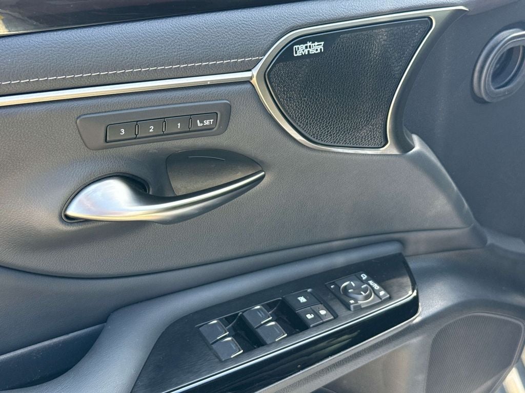 2024 Lexus ES 300h F SPORT Handling
