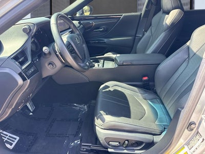 2024 Lexus ES 300h F SPORT Handling