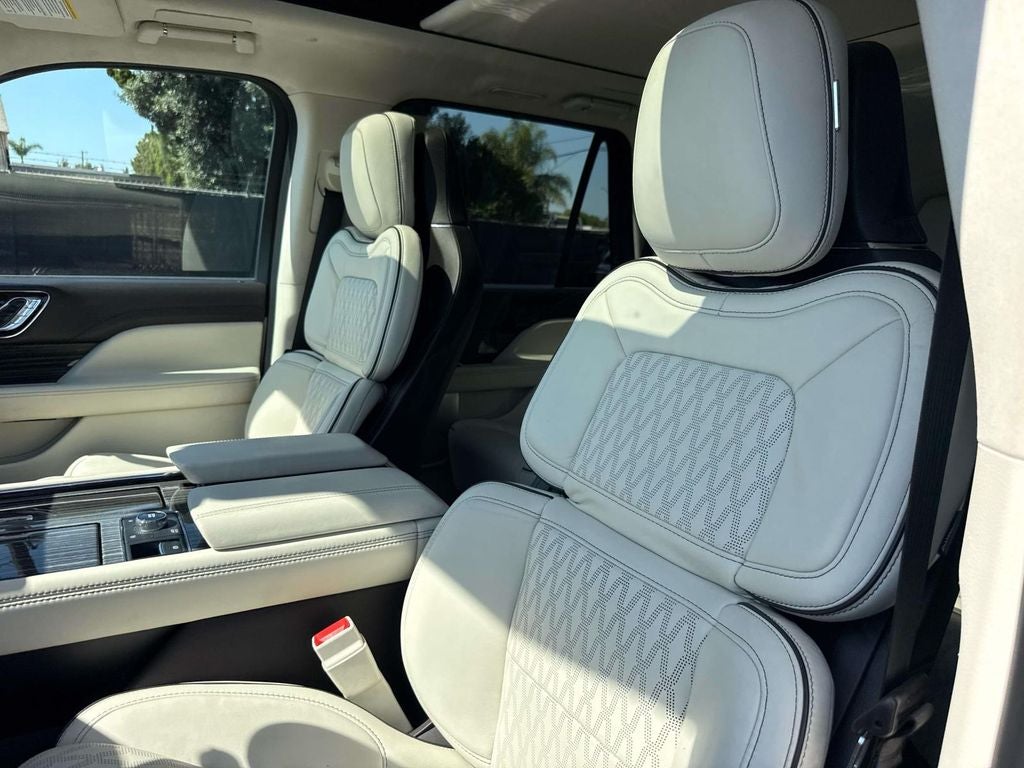 2022 Lincoln Navigator Black Label