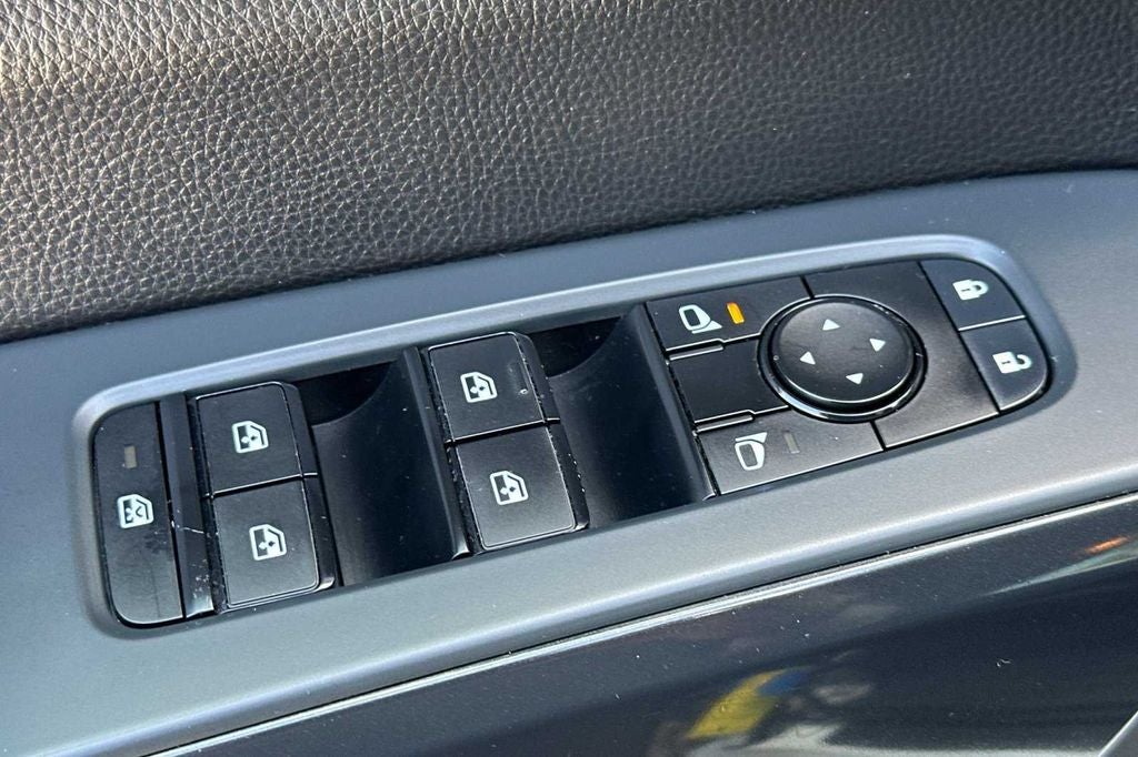 2023 Nissan Pathfinder SV