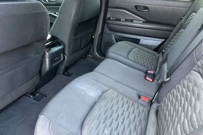 2023 Nissan Pathfinder SV