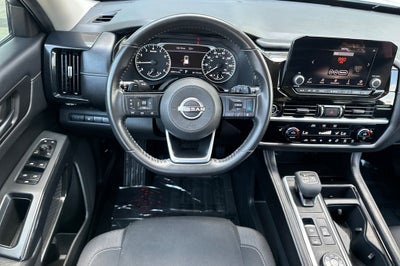 2023 Nissan Pathfinder SV