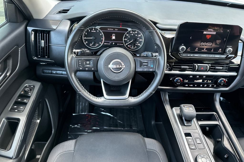 2023 Nissan Pathfinder SV