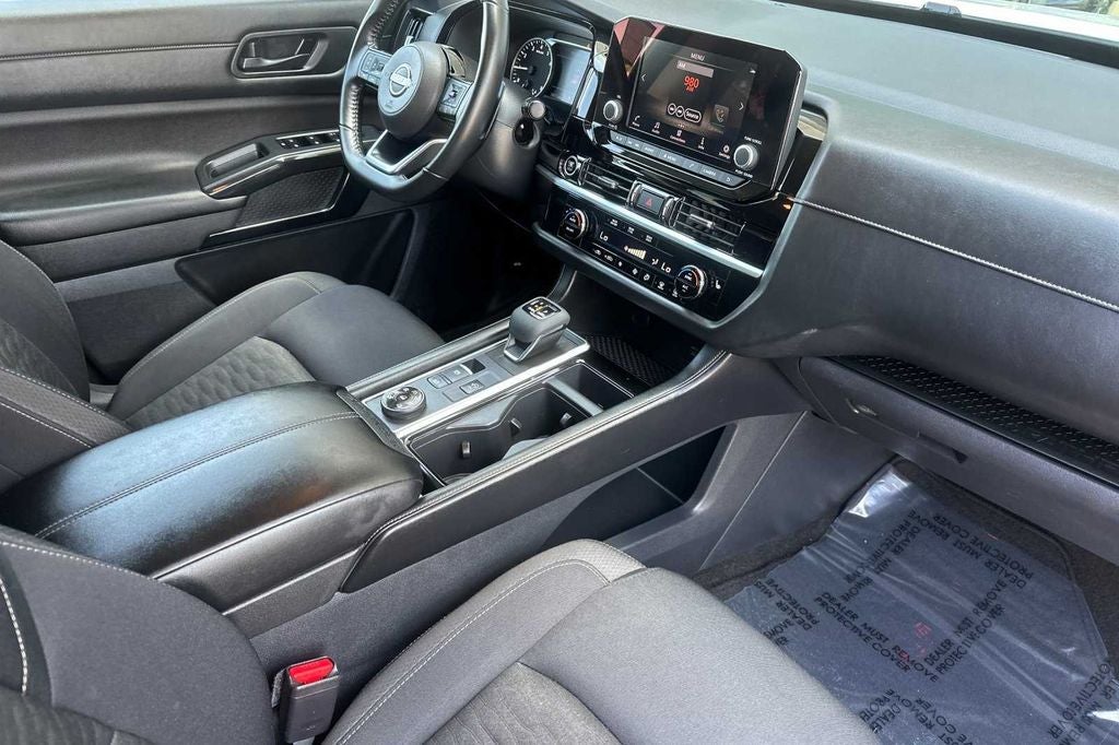 2023 Nissan Pathfinder SV