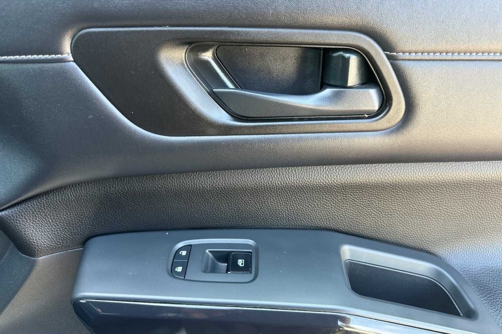 2023 Nissan Pathfinder SV