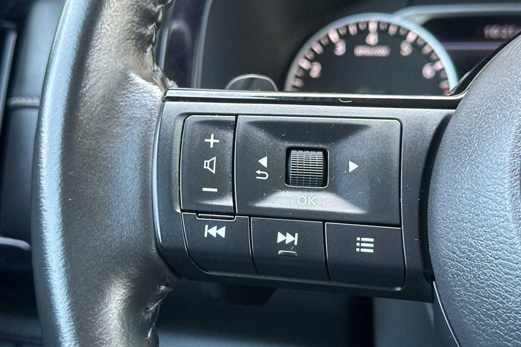 2023 Nissan Pathfinder SV