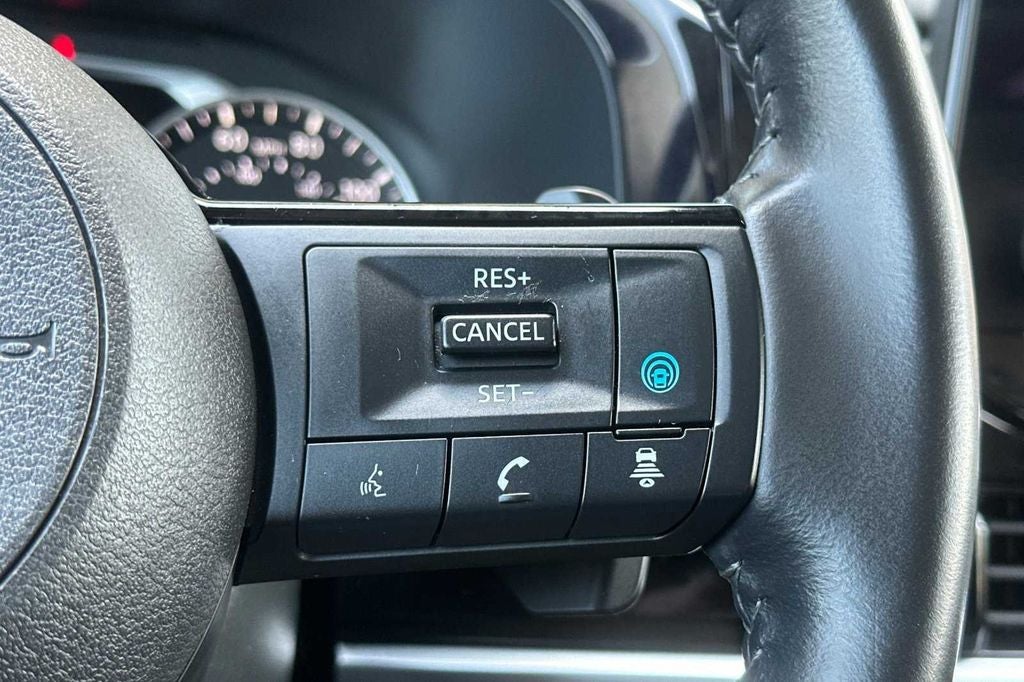 2023 Nissan Pathfinder SV