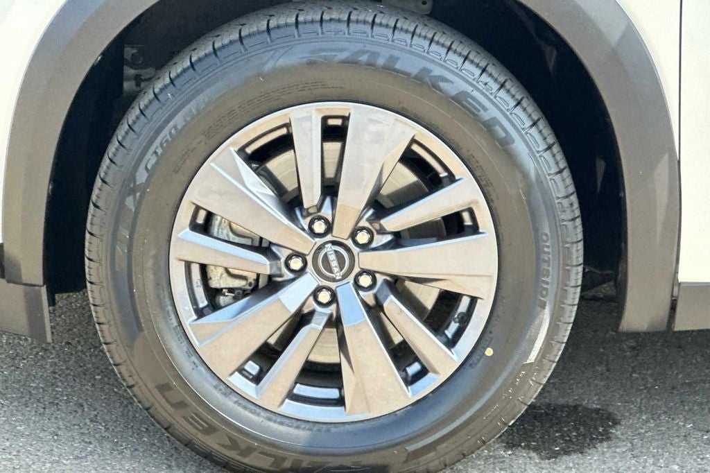 2023 Nissan Pathfinder SV