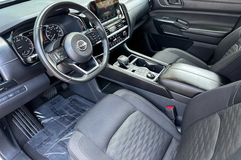 2023 Nissan Pathfinder SV