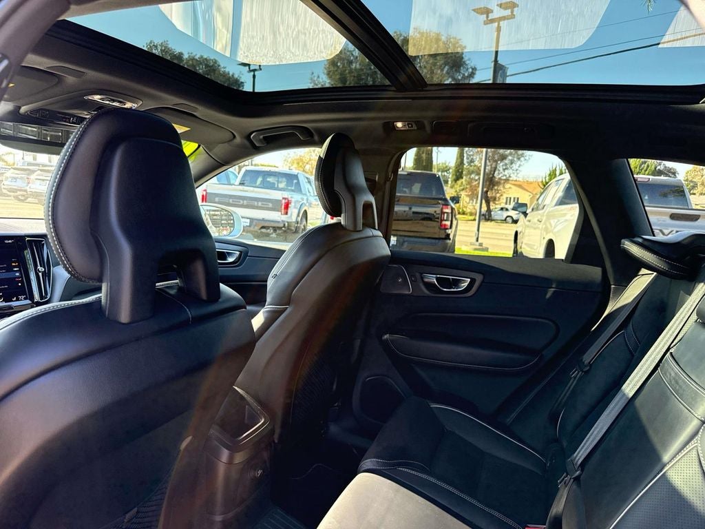 2018 Volvo XC60 Hybrid T8 R-Design