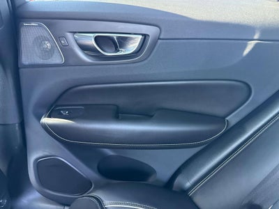 2018 Volvo XC60 Hybrid T8 R-Design