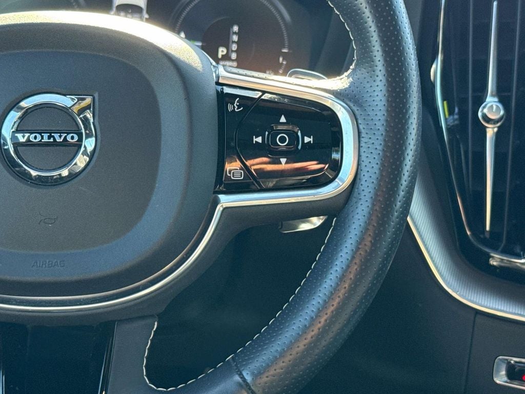 2018 Volvo XC60 Hybrid T8 R-Design