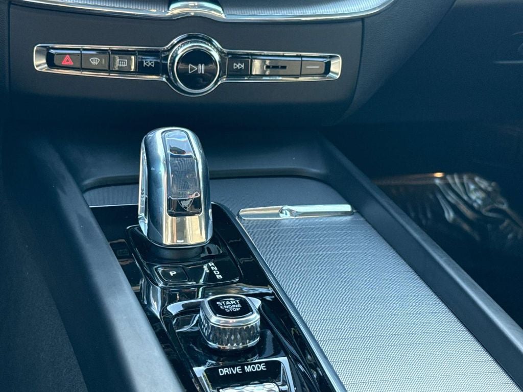 2018 Volvo XC60 Hybrid T8 R-Design