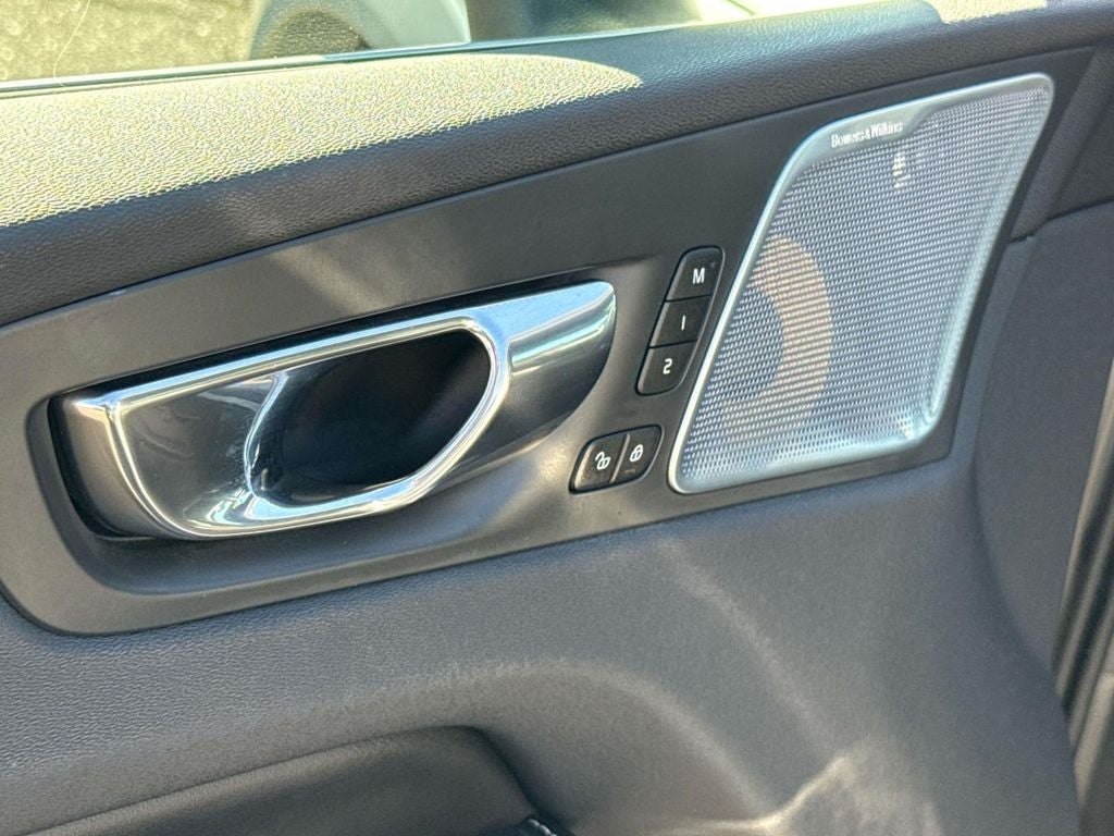 2018 Volvo XC60 Hybrid T8 R-Design