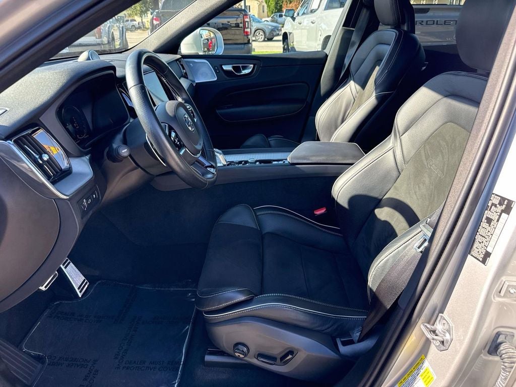 2018 Volvo XC60 Hybrid T8 R-Design