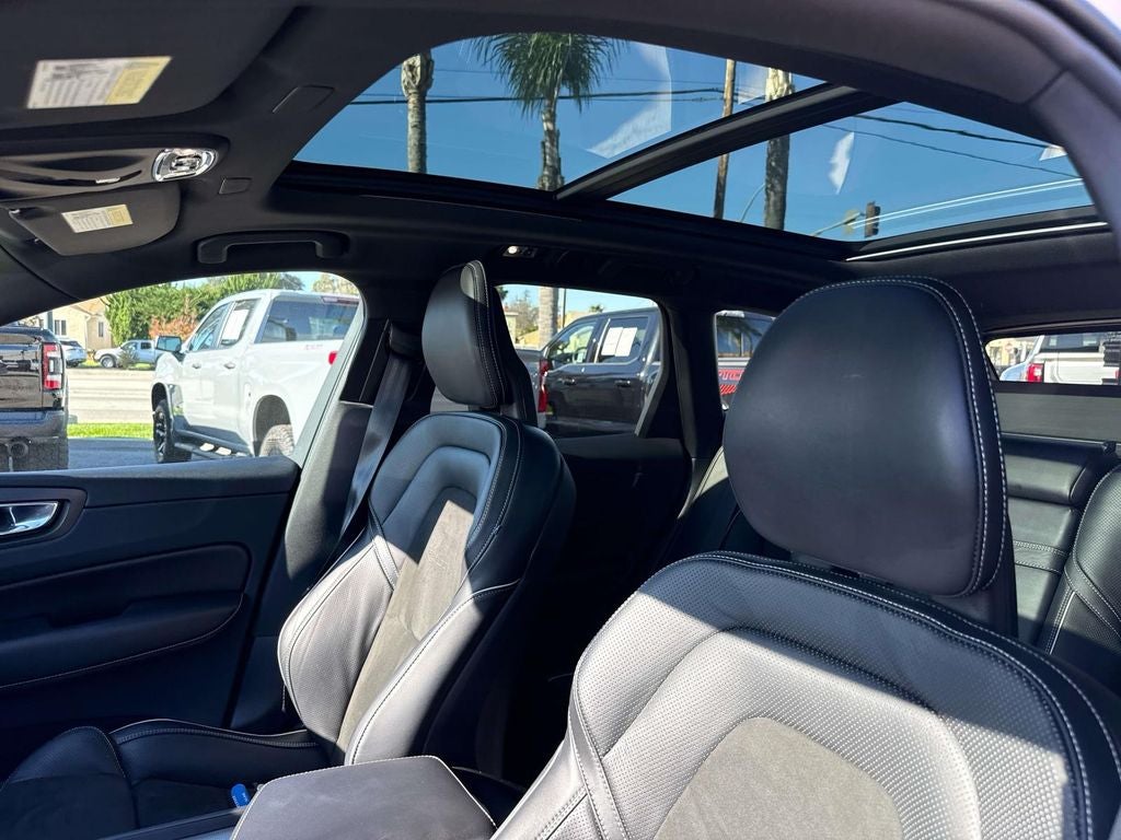 2018 Volvo XC60 Hybrid T8 R-Design