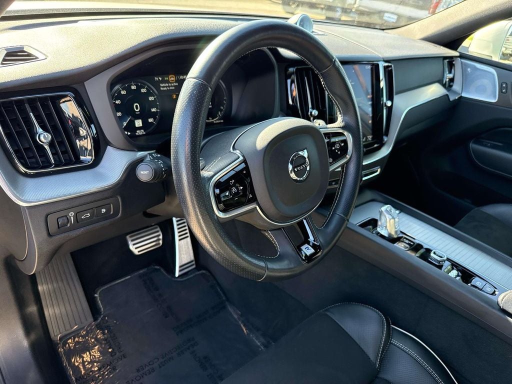 2018 Volvo XC60 Hybrid T8 R-Design