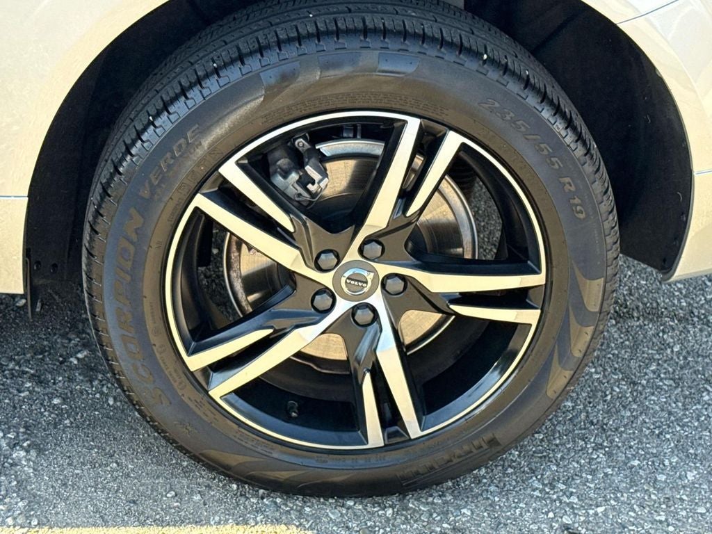 2018 Volvo XC60 Hybrid T8 R-Design