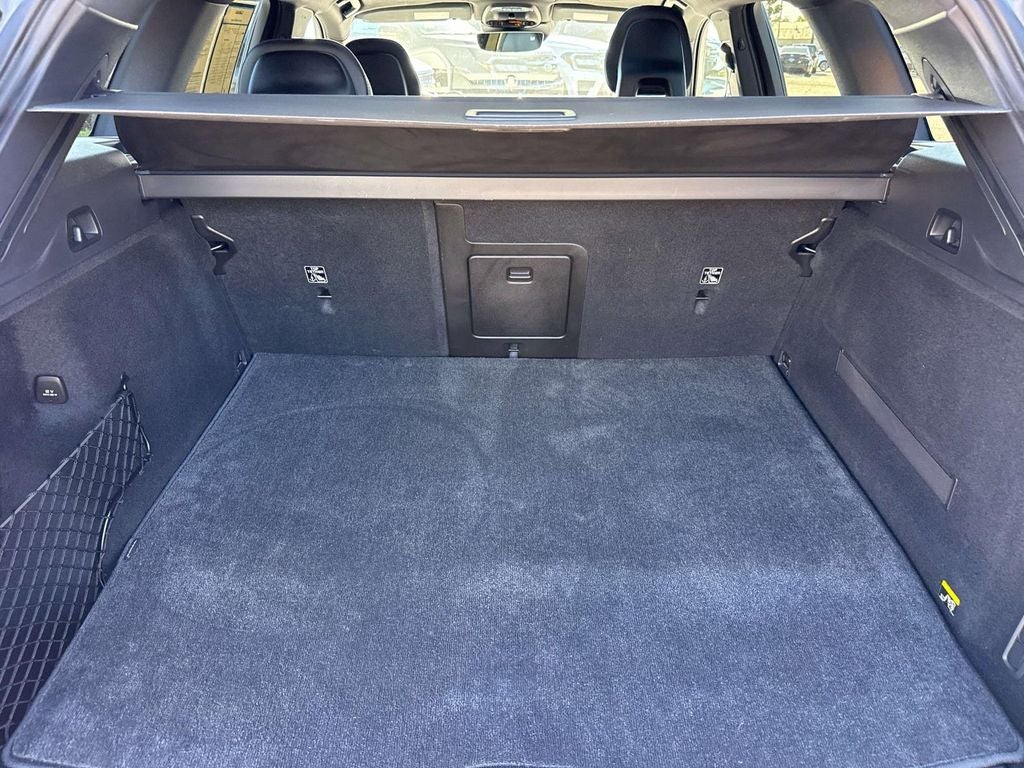 2018 Volvo XC60 Hybrid T8 R-Design