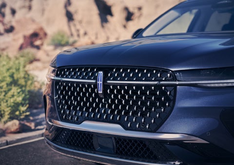 The stylish grille of a 2024 Lincoln Nautilus® SUV sparkles in the sunlight. | Caruso Lincoln in Long Beach CA