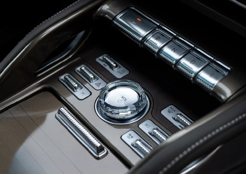 A crystal-inspired volume knob is shown in the center floor console of a 2024 Lincoln Nautilus® SUV. | Caruso Lincoln in Long Beach CA