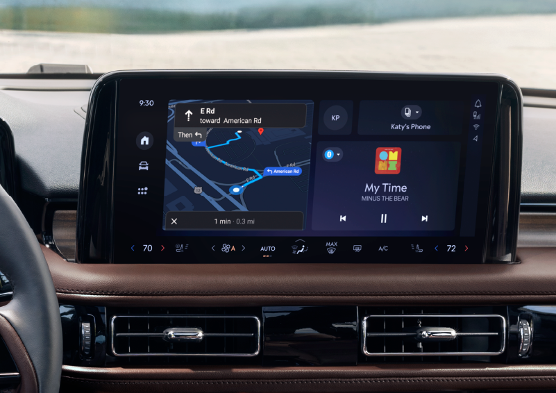 The 13.2-inch LCD touchscreen is showcased. | Caruso Lincoln in Long Beach CA