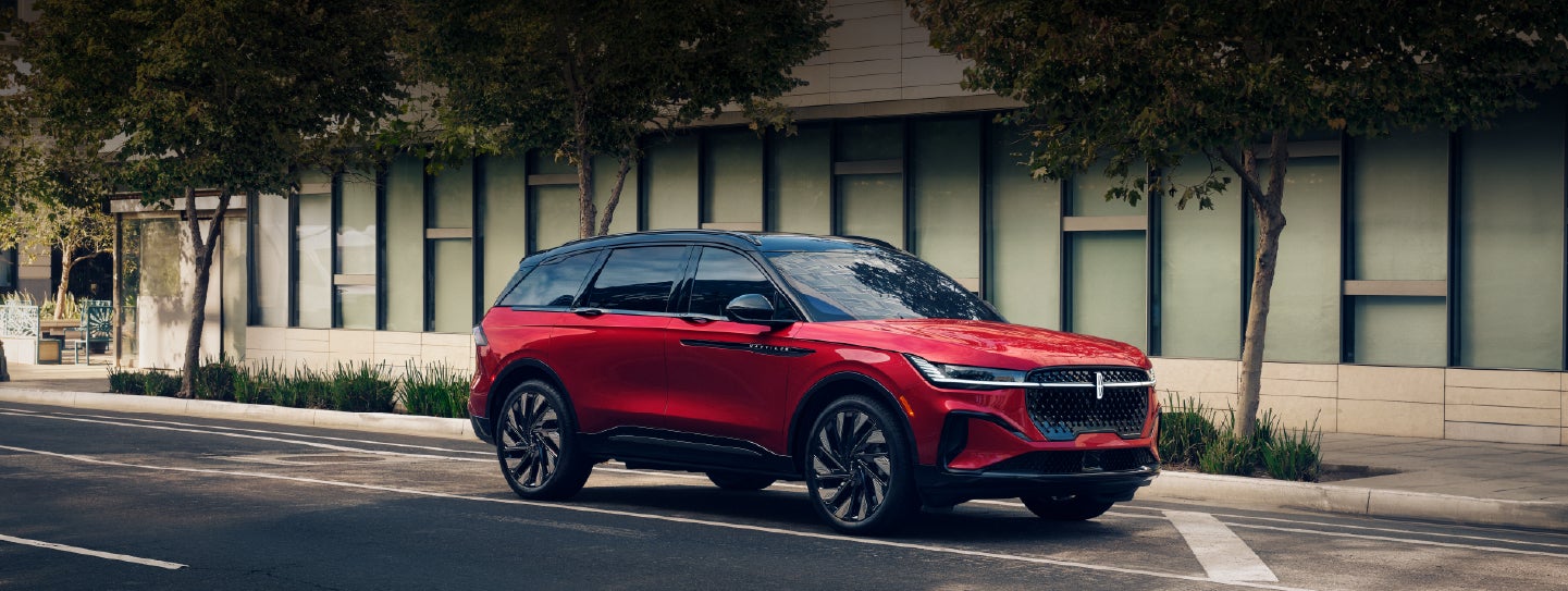 A 2025 Lincoln Nautilus® SUV with an available hybrid powertrain is parked in an urban setting. | Caruso Lincoln in Long Beach CA