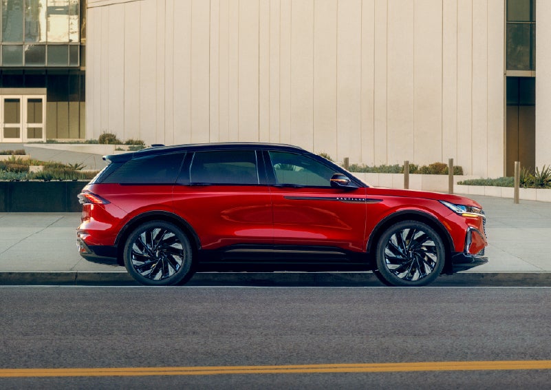 2025 Lincoln Nautilus® SUV with the available Jet Appearance Package and Hybrid transmission. | Caruso Lincoln in Long Beach CA