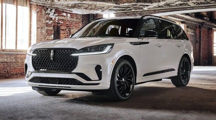 A 2026 Lincoln Aviator® SUV is shown with the available Jet Appearance Package. | Caruso Lincoln in Long Beach CA