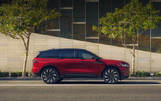 A 2026 Lincoln Nautilus® SUV with an available Hybrid Powertrain is parked in an urban setting. | Caruso Lincoln in Long Beach CA